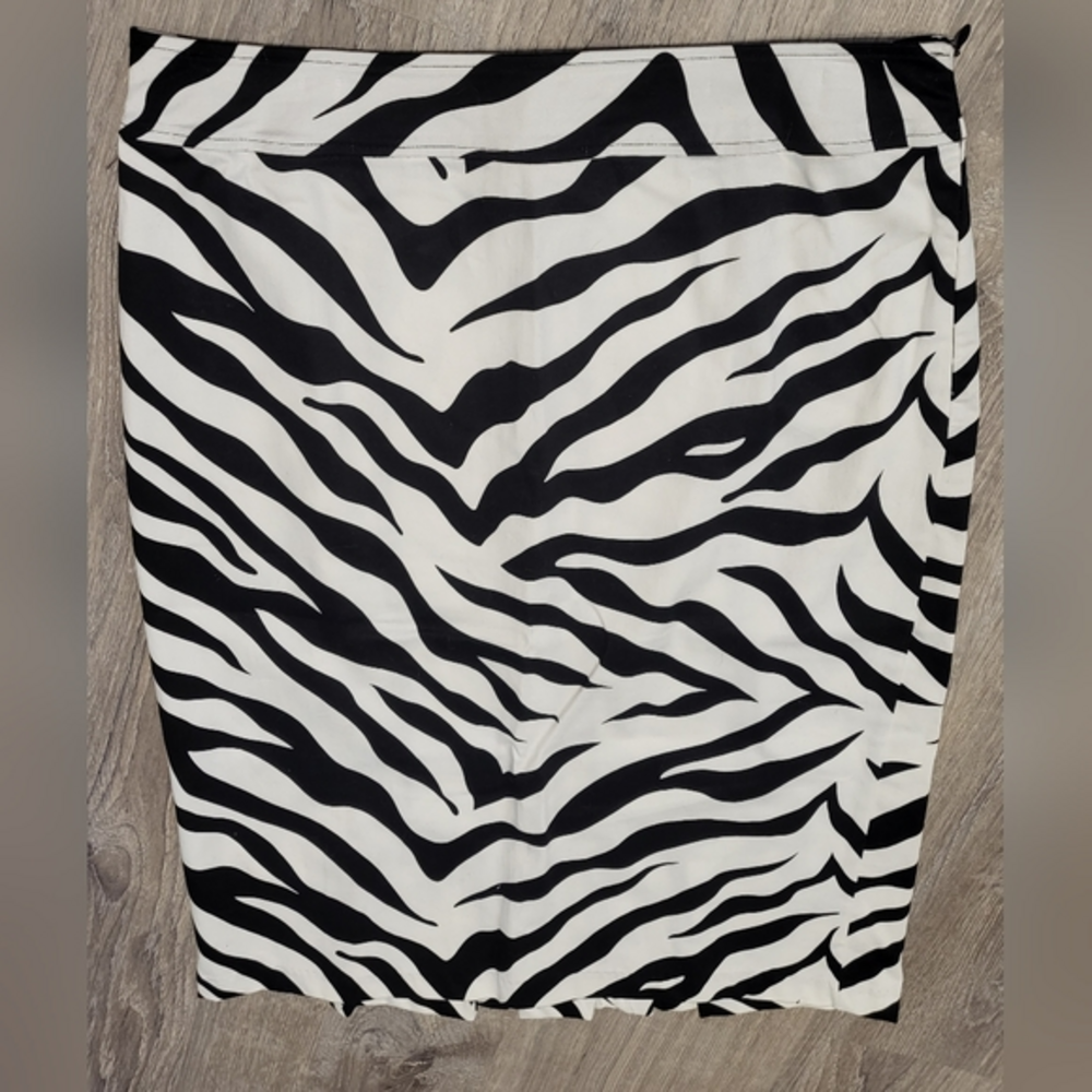 Sunny Leigh Zebra Animal Type‎ Print Pleated Back Hem Stretch Mindi Skirt Size 6